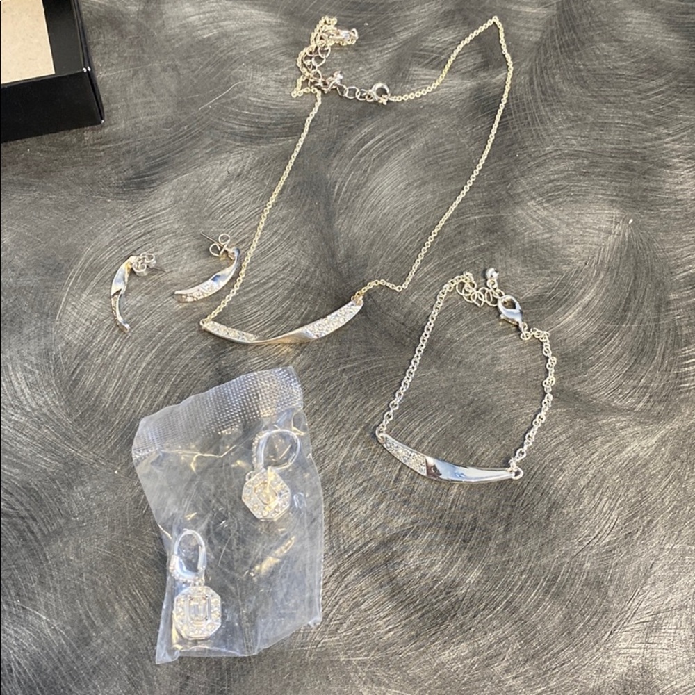 Avon Fashion Jewelry Set NEW